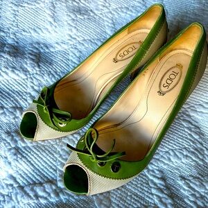 Tod’s peep toe pumps in beige and mint. Size 37.5